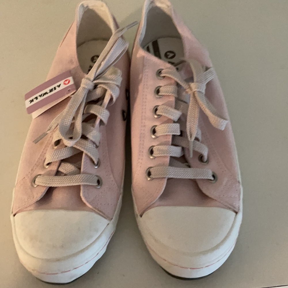 NWT Airwalk pink shoes